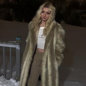 Meet your Posher, Elena